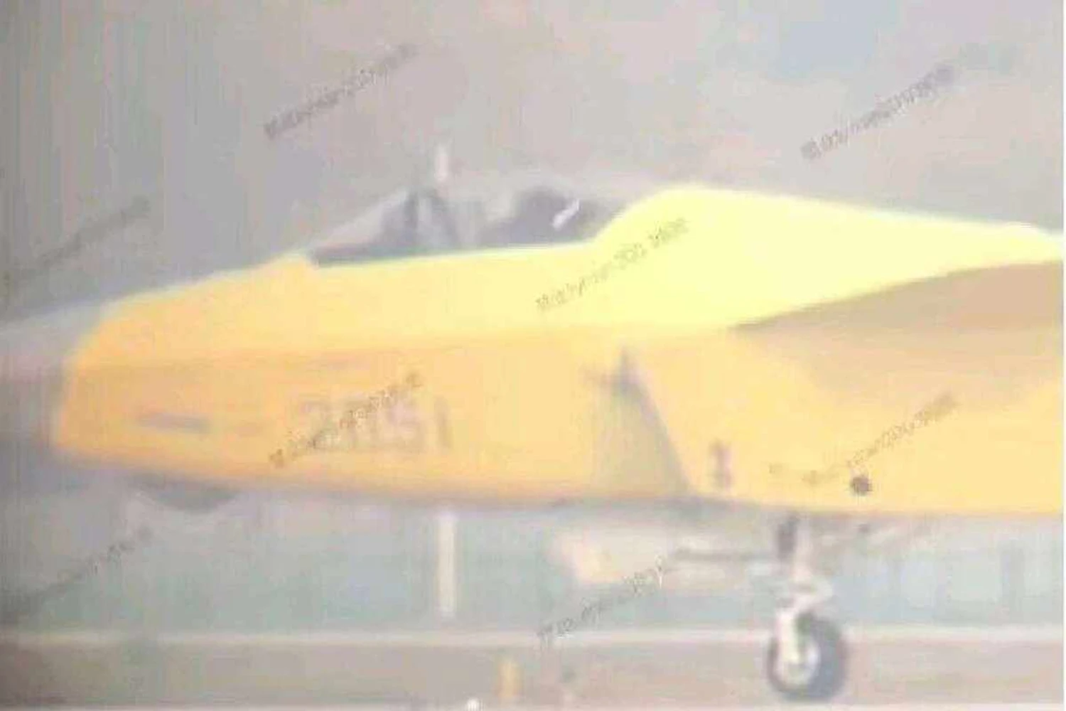 Caça furtivo chinês, Chengdu J-20 é flagrado com modificações