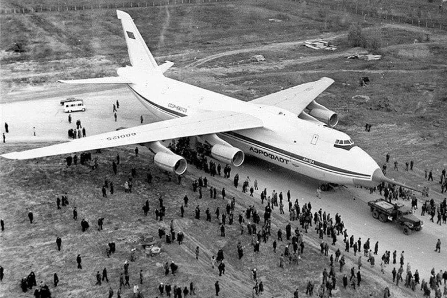 O An-124 em 24 de dezembro de 1982 (Antonov)
