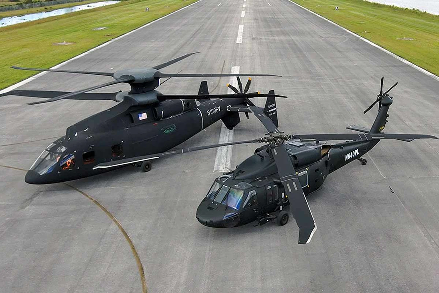 O Defiant X ao lado do Black Hawk (LM)