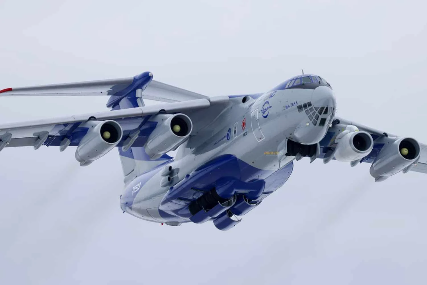 Novo motor PD-8, do Superjet, começa a ser testado em voo por um Il-76LL