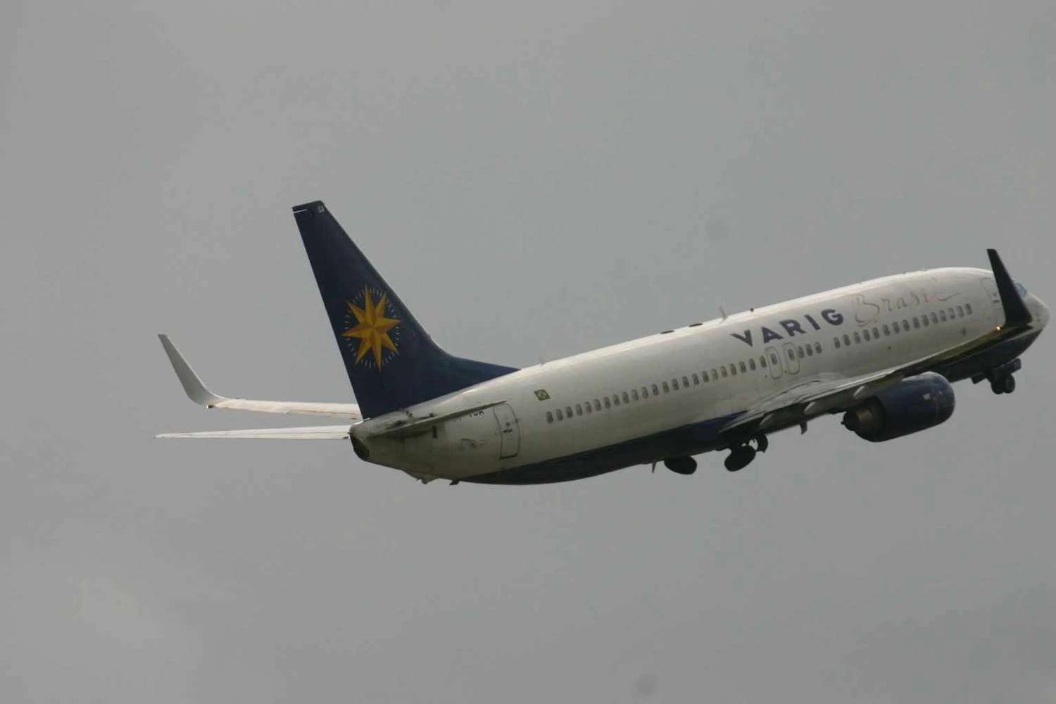 Boeing 737- PP-VSA da extinta Varig; avião agora usa o registro argentino LV-KHQ (Aeroprints)