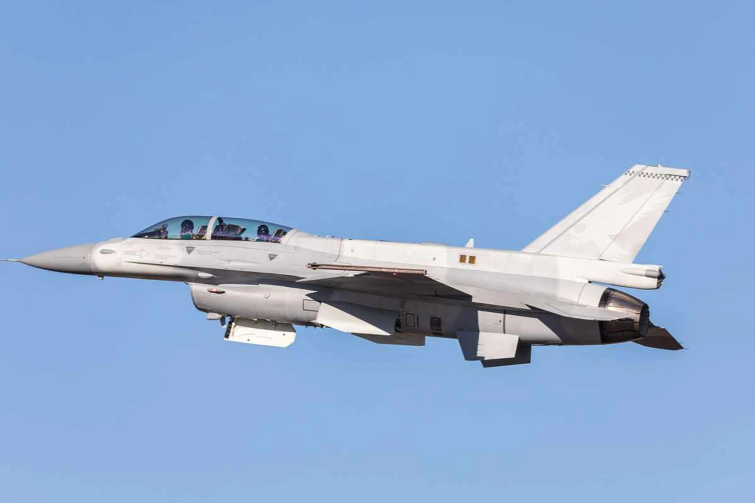 O F-16 testado nesta semana é o primeiro dos 16 exemplares encomendados pelo Bahrein (Lockheed Martin)