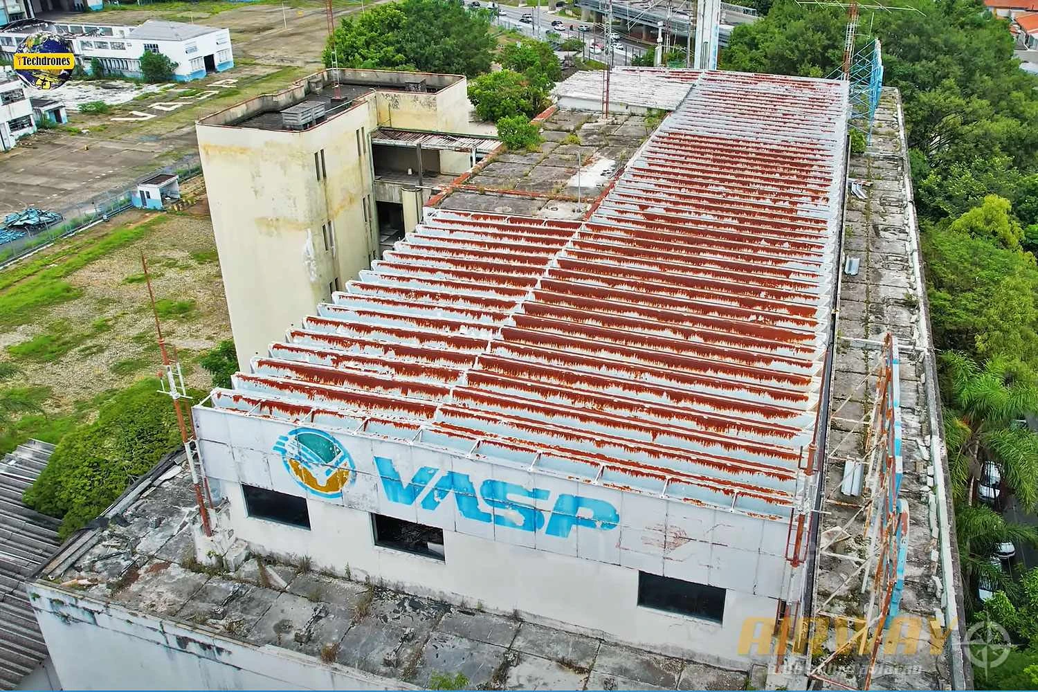 O topo do prédio administrativo (iTechdrones)