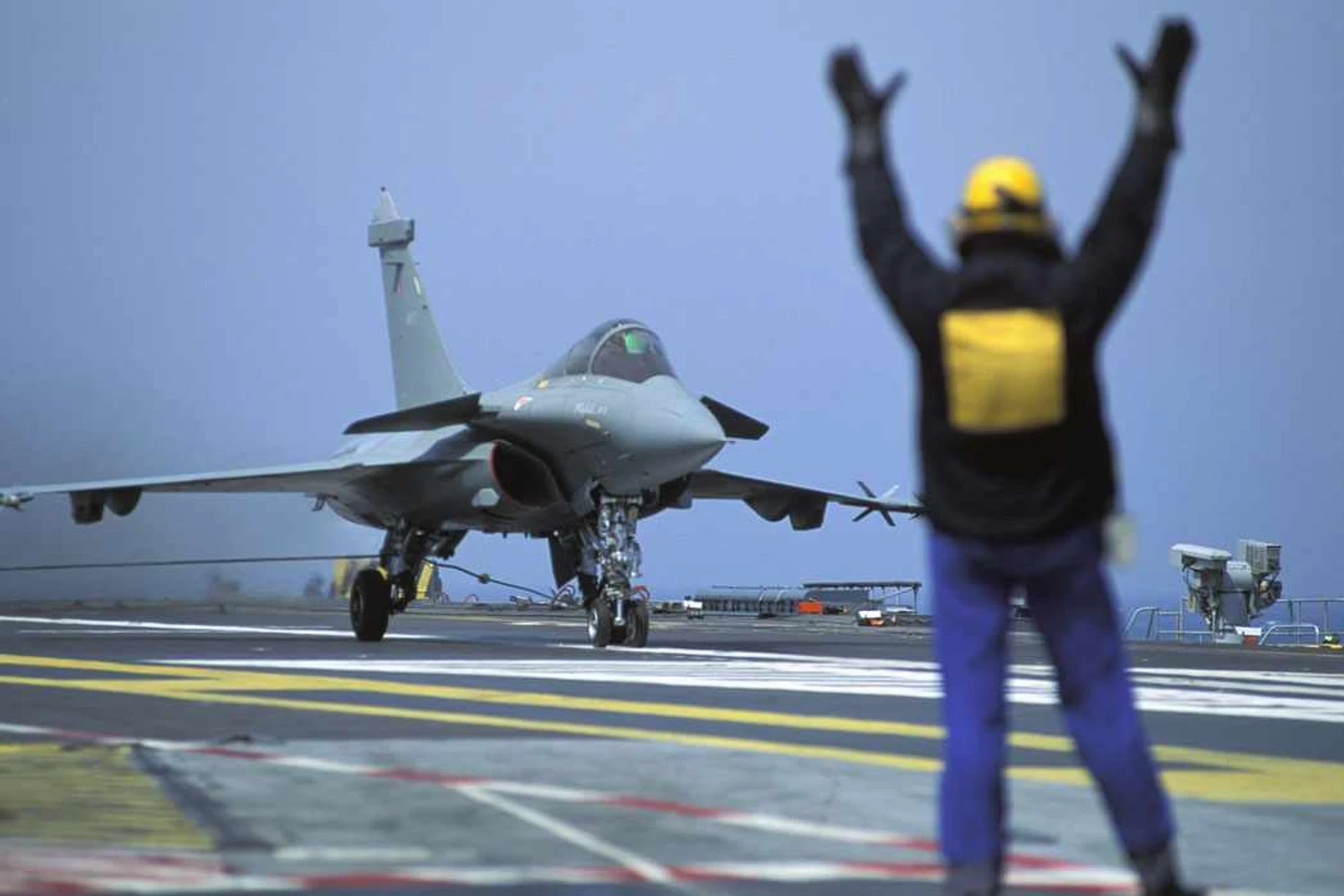 Rafale em testes no Foch, em 1993 (Marine Nationale)