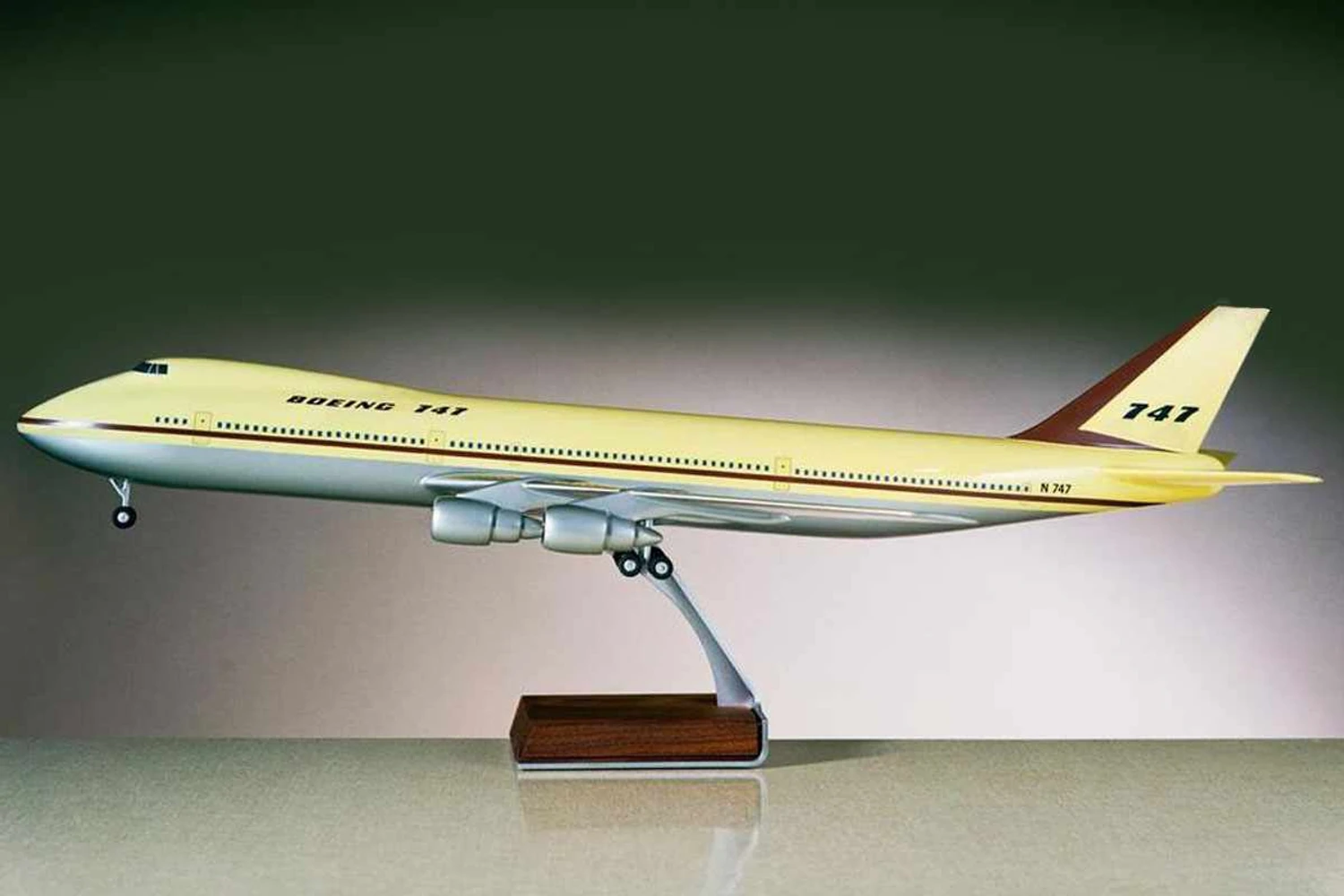 Um layout muito próximo do final, com a corcunda mais estreita (Boeing)