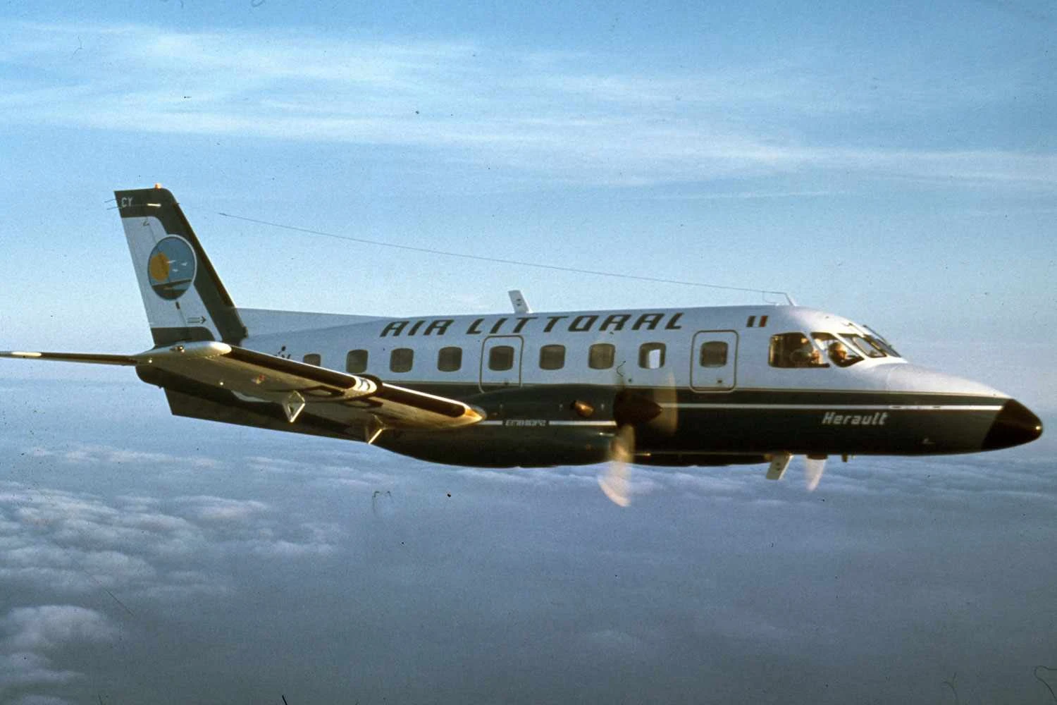 A companhia regional francesa Air Littoral foi a primeira cliente da versão de passageiros (Embraer)