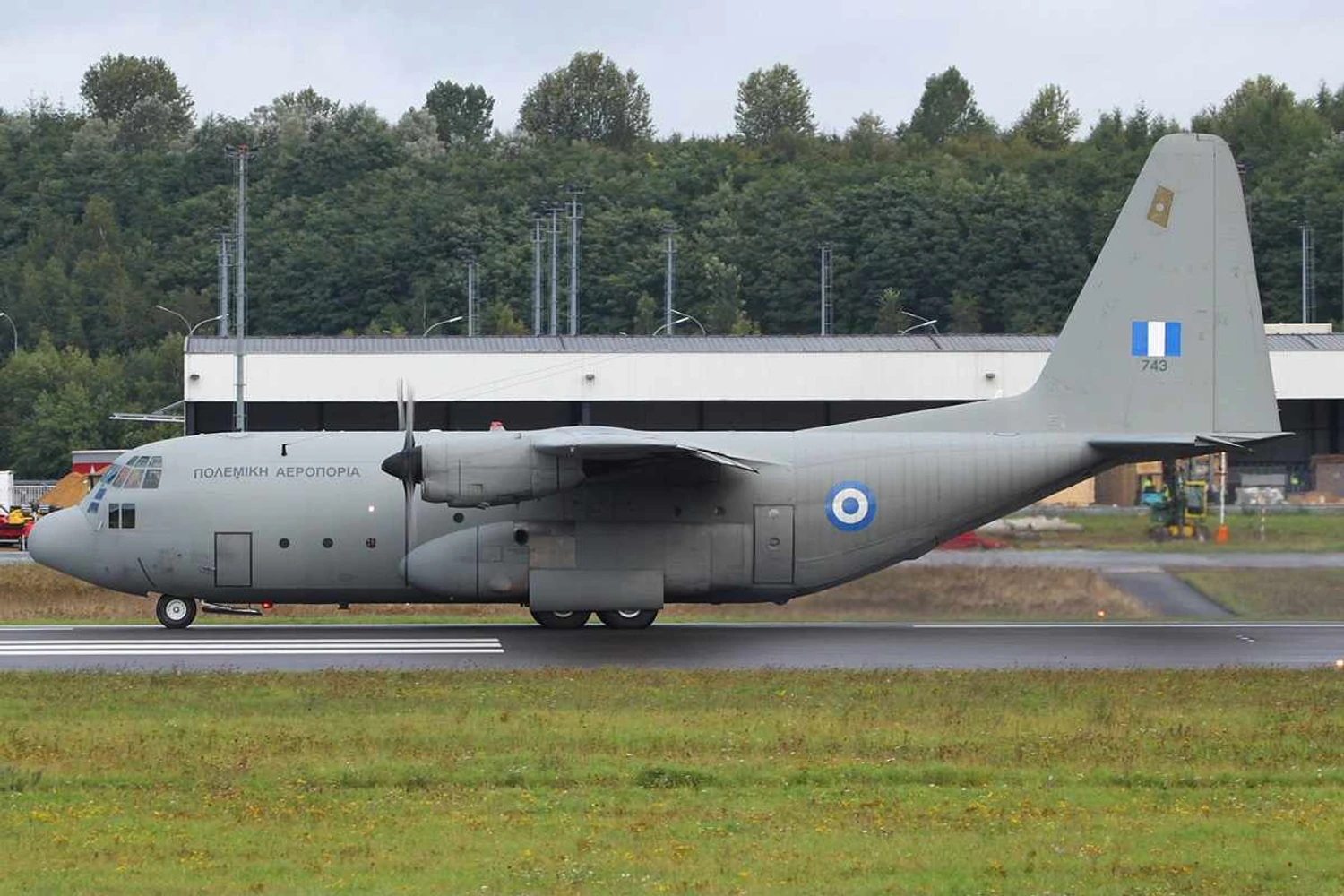 C-130H Hercules da Força Aérea Helênica; aeronaves do país sofrem com baixa disponibilidade (PeterBakema/Creative Commons)