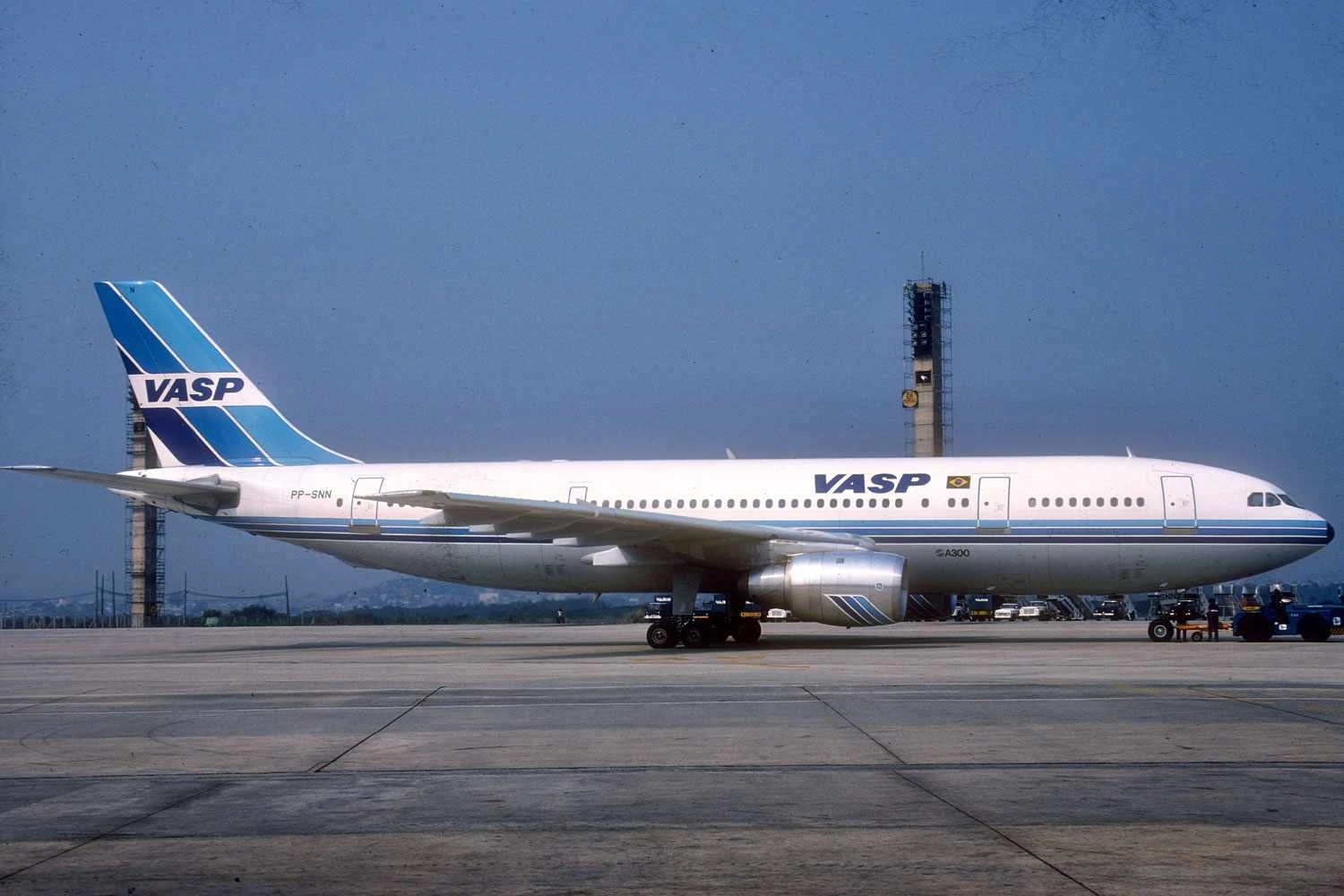 O Airbus A300-B2 (Aero Icarus)