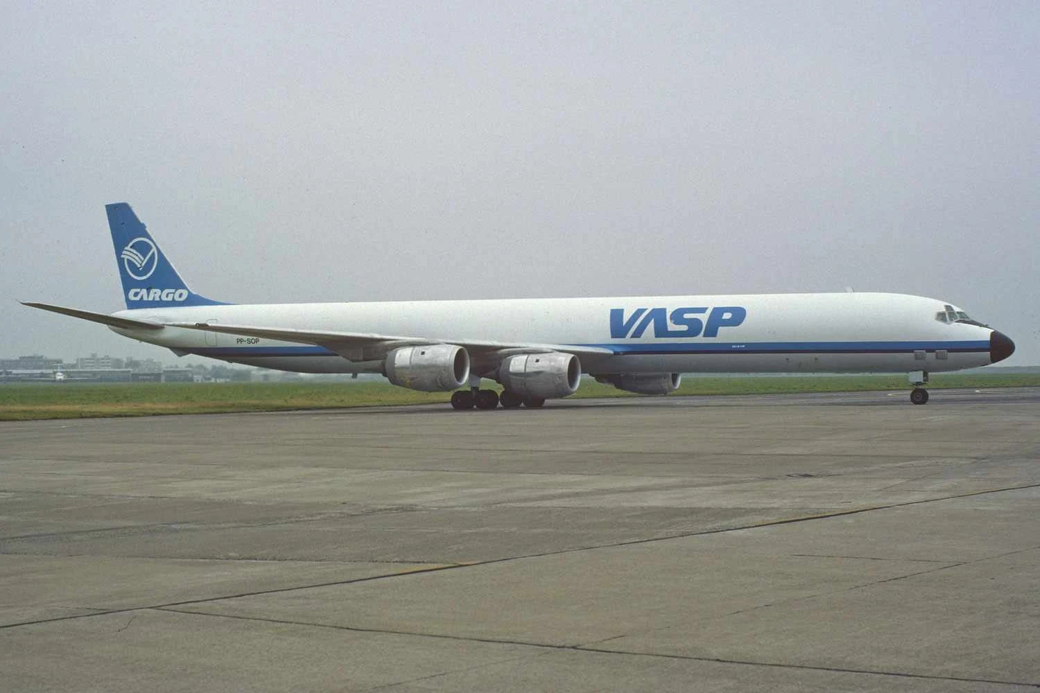 O raro DC-8-73F, cargueiro que visitava Congonhas nos anos 90 (Aero Icarus)