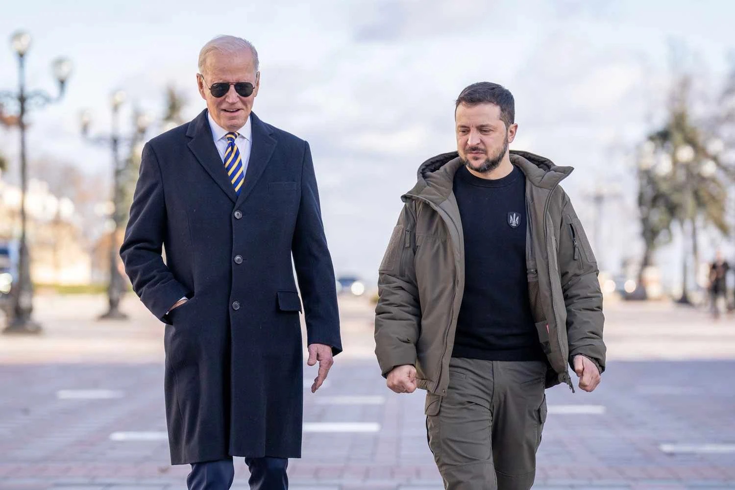 Os presidentes Joe Biden e Volodymyr Zelensky nesta segunda-feira na Ucrânia (Potus)