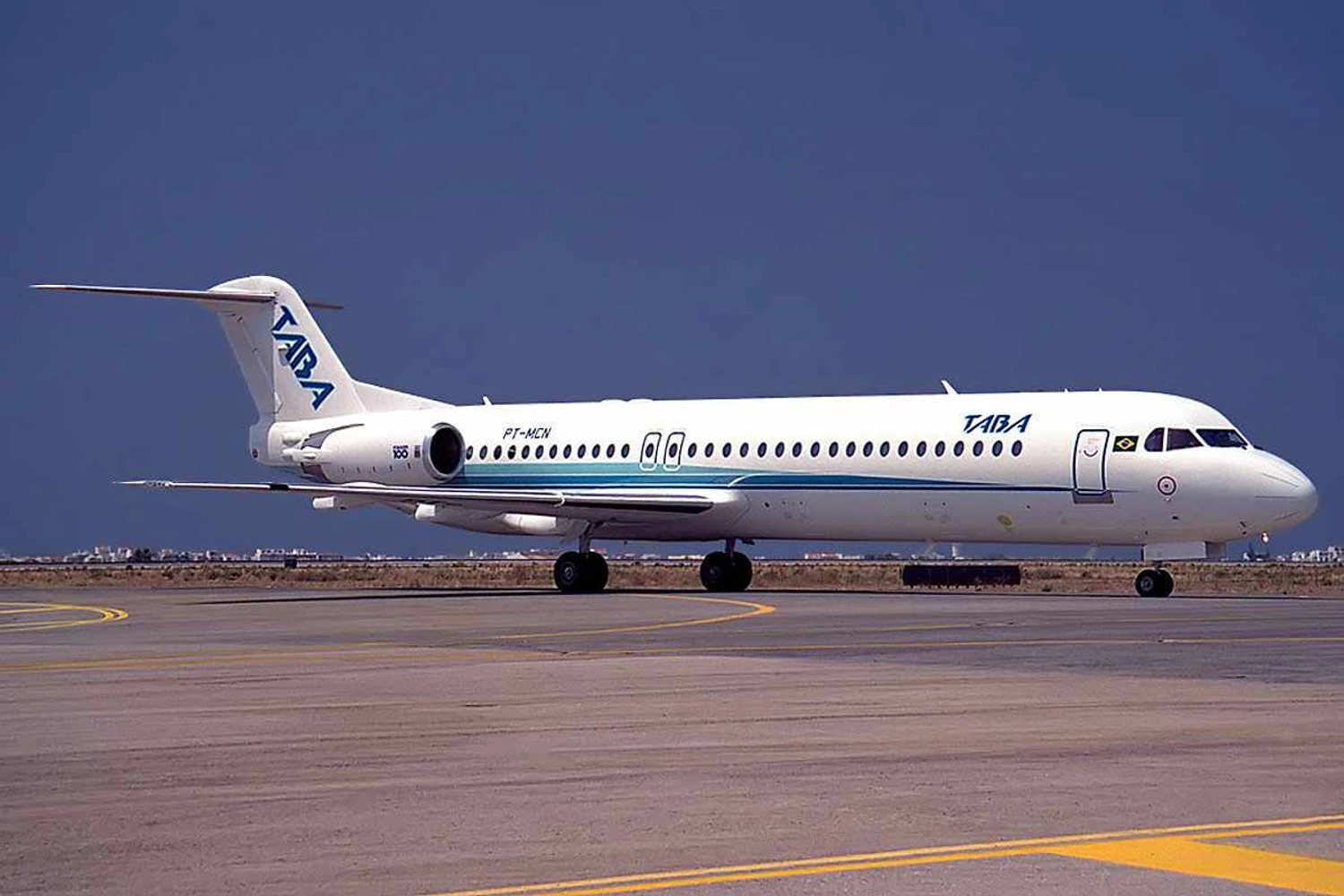 A exemplo da TAM, também a TABA operou com o jato Fokker 100 (Pedro Aragão)