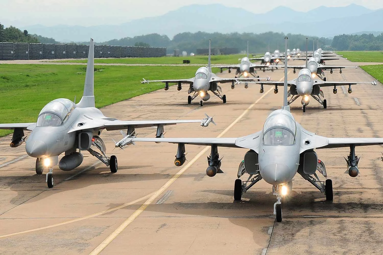 A Força Aérea da República da Coreia opera o TA-50 desde 2011 e o FA-50, a partir de 2014 (ROKAF)