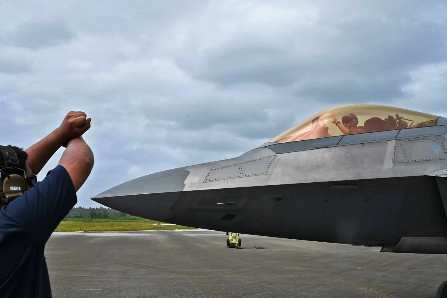 Caças F-22 Raptor em Tinian (USAF)