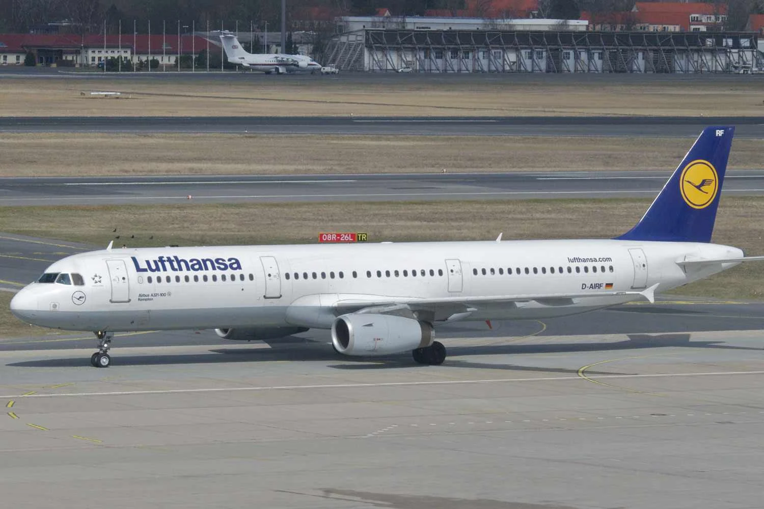 Lufthansa was the laucnh customer of the A321 in 1994 (Aero Icarus)
