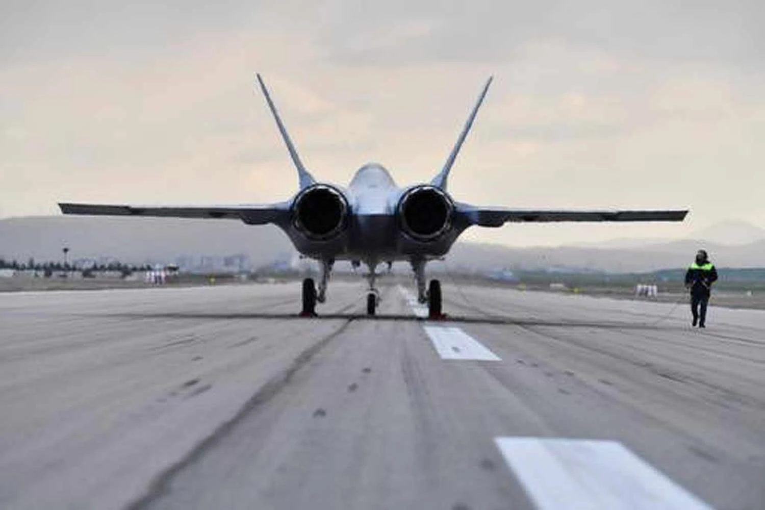 Não se sabe quais motores são usados pelo TF-X, mas eles se assemelham aos F110 dos EUA (TAI)