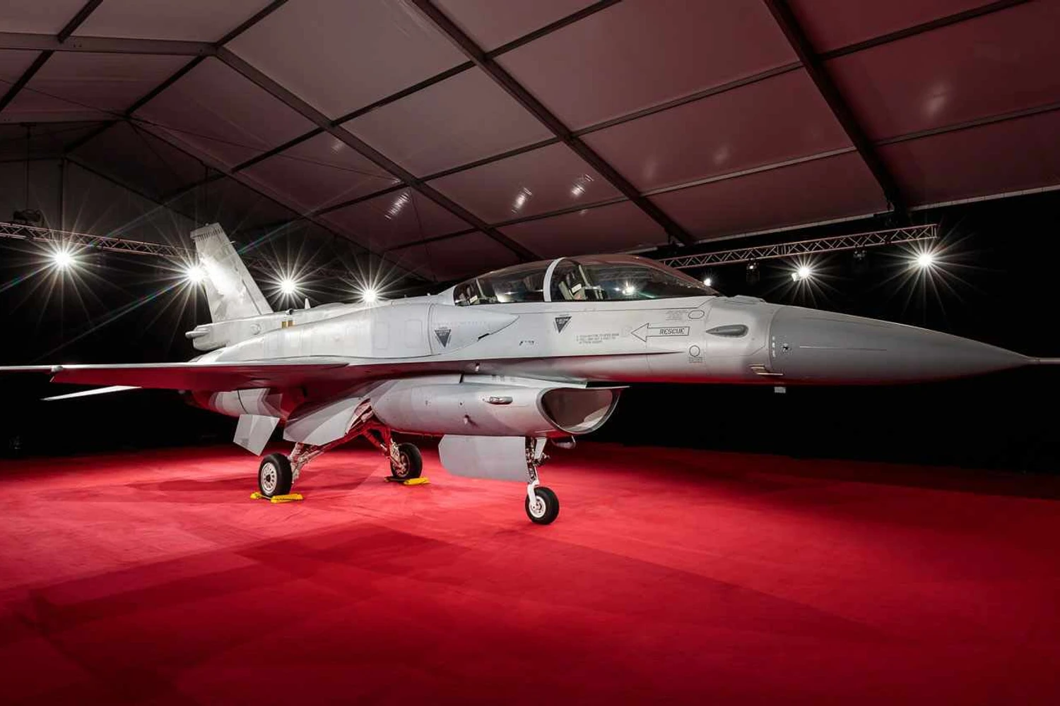 O Bahrein enconendou 16 caças F-16 Bloco 70 (LM)