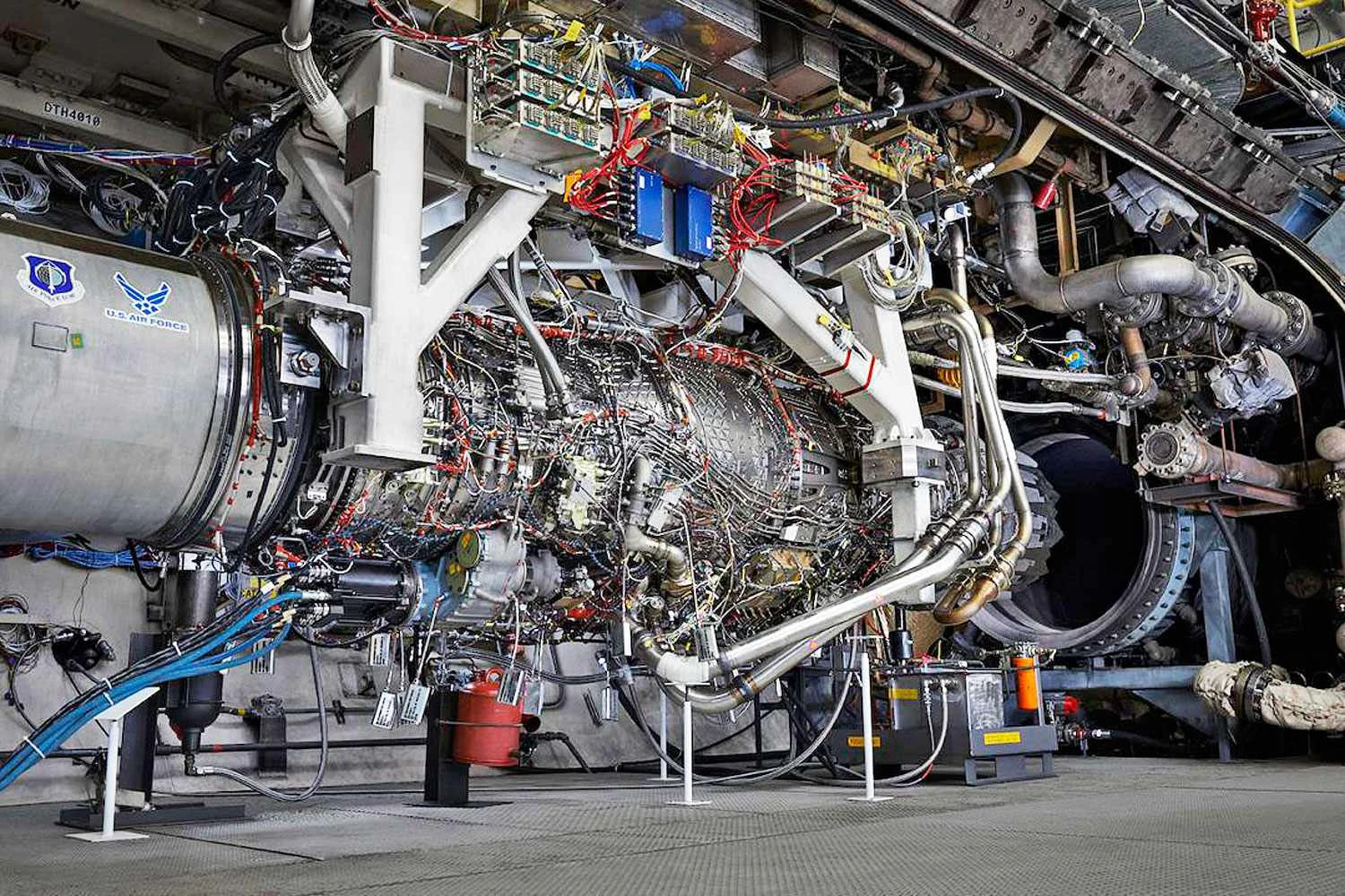 Força Aérea dos EUA desiste de novo motor para o caça F-35