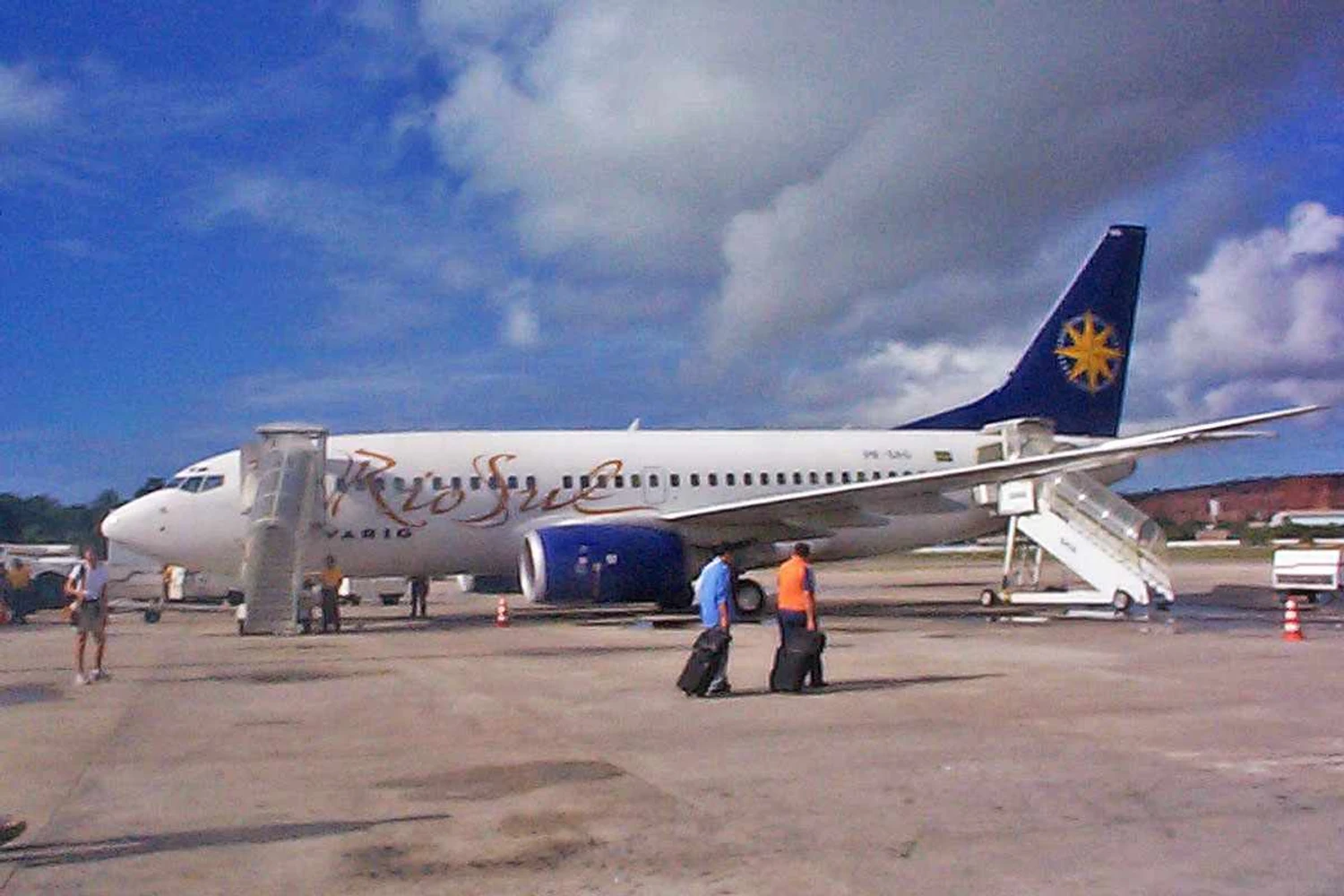 Boeing 737-700 com a pintura padronizada da Varig (Rupp.de)