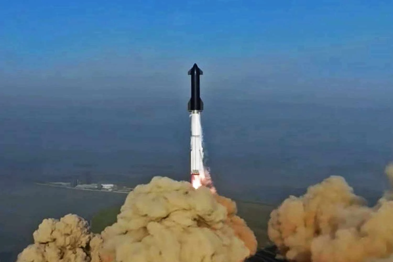 Lançamento ocorreu nesta quinta-feira em Boca Chica, no Texas (SpaceX)