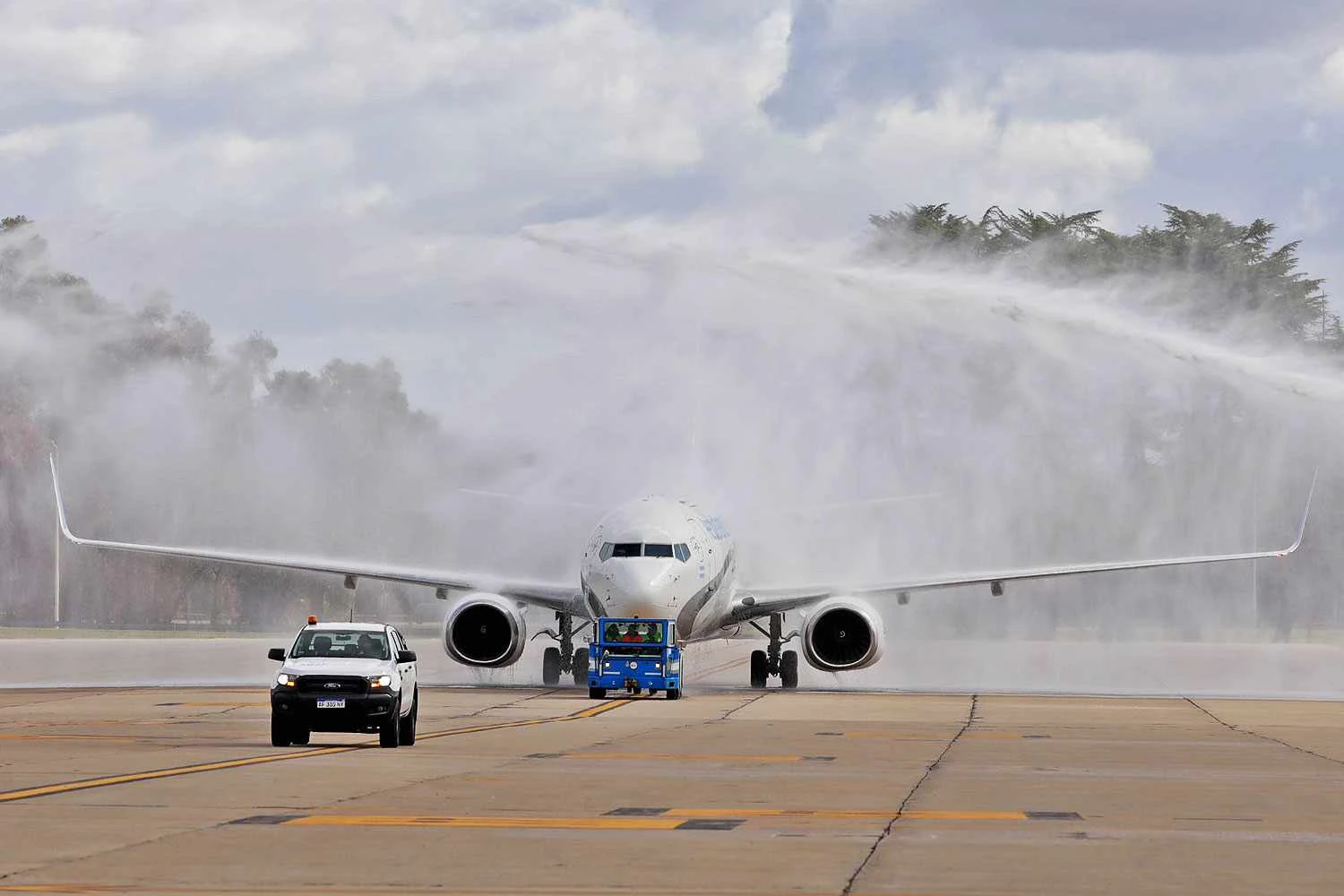 O 737 LV-CTC foi recebido no Aeroporto de Ezeiza, em Buenos Aires (AA)