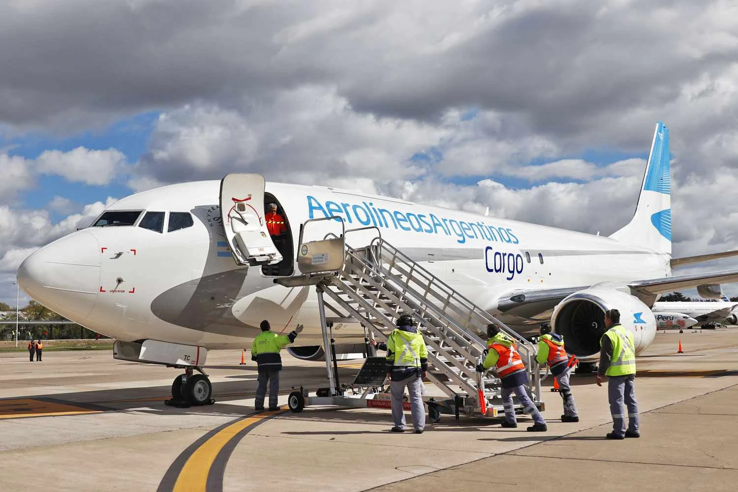 O Boeig 737-800BCF tem capacidade para 22,7 toneladas de carga (AA)