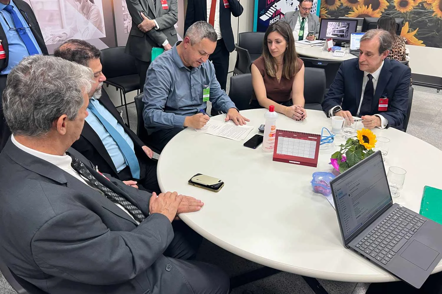 Audiência de conciliação entre a Embraer e o Sindicato dos Metalúrgicos (Divulgação)