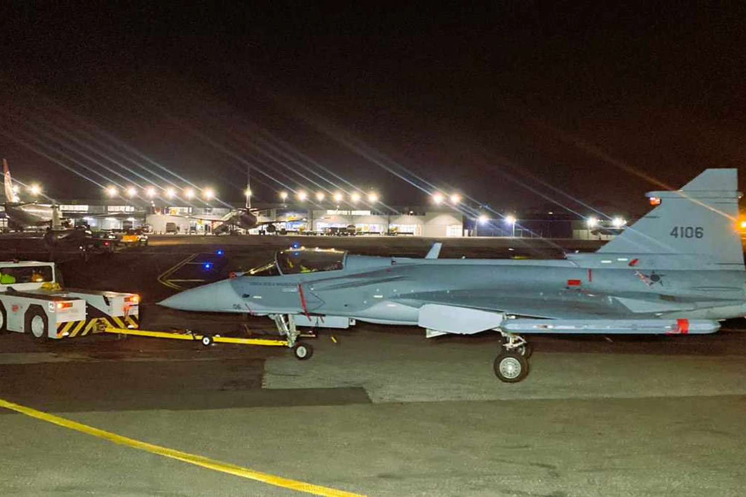 Caças Gripen recém-chegados devem decolar rumo a Gavião Peixoto na próxima semana (FAB)