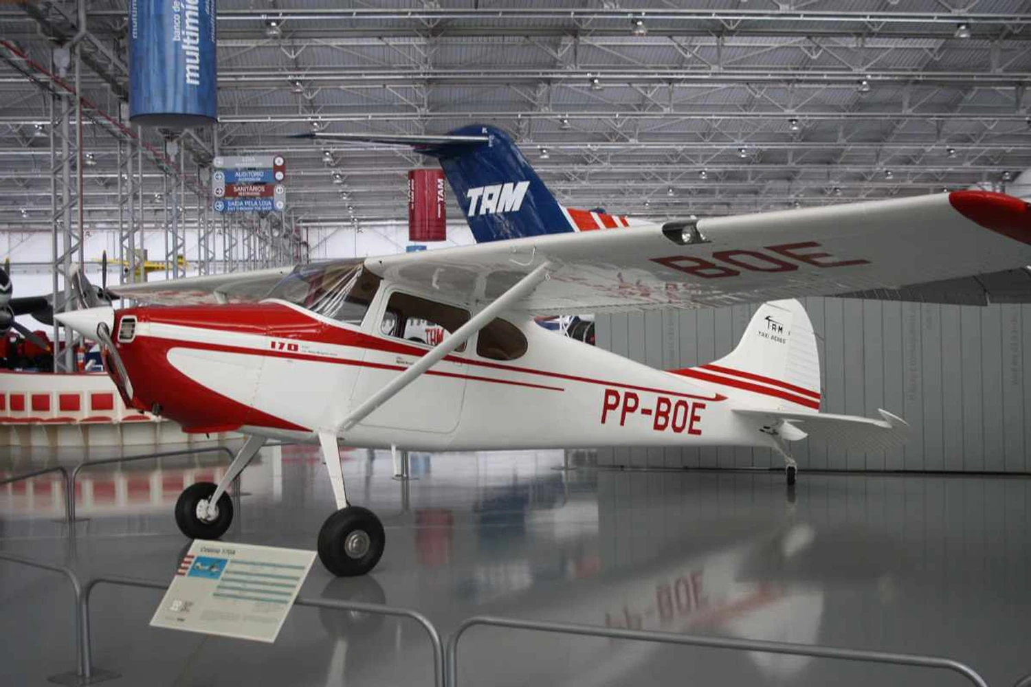 Cessna 170 com o tema visual da TAM Táxi Aéreo no antigo "Museu Asas de um Sonho" (Thiago Vinholes)