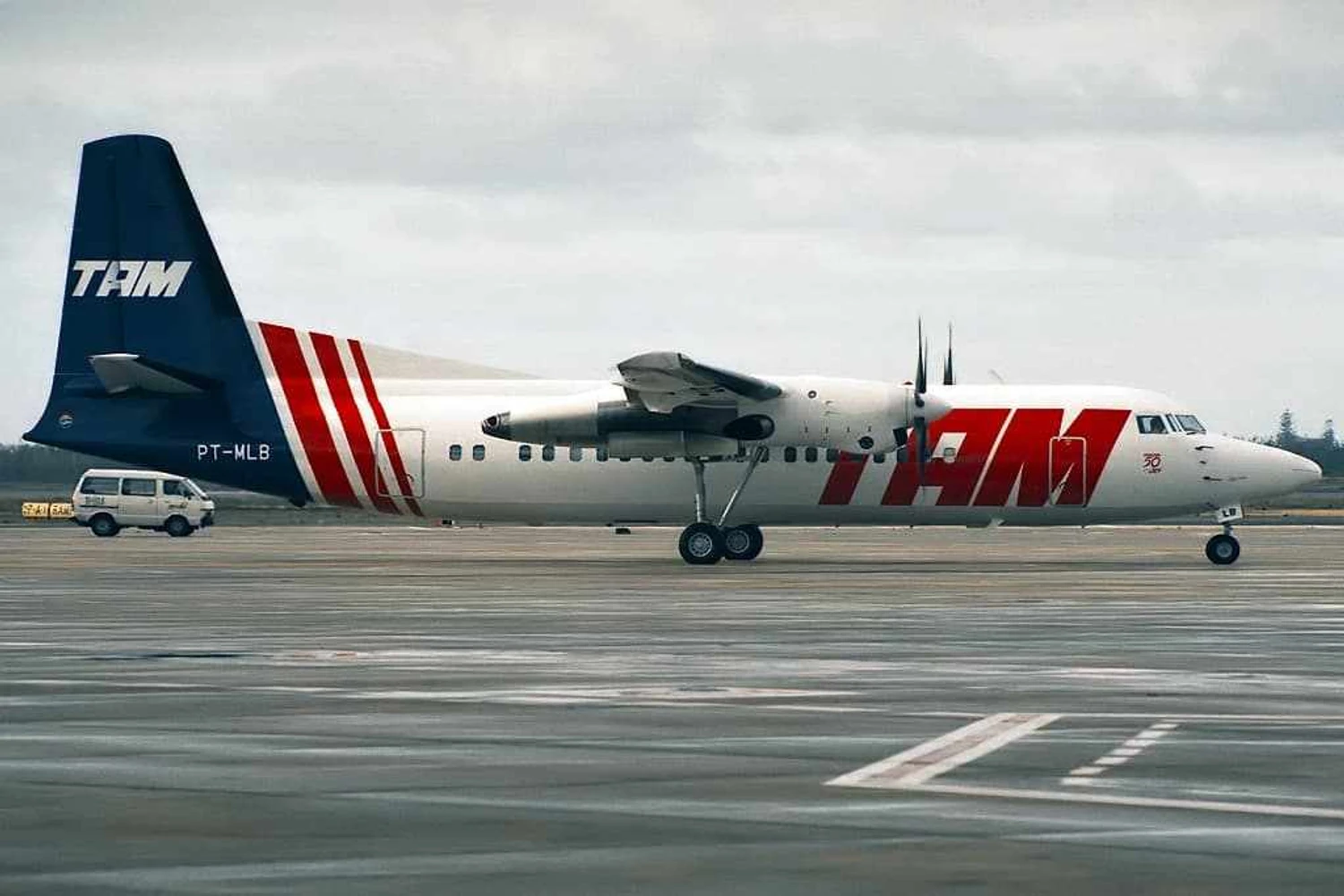Fokker 50 operado pela TAM nos anos 90