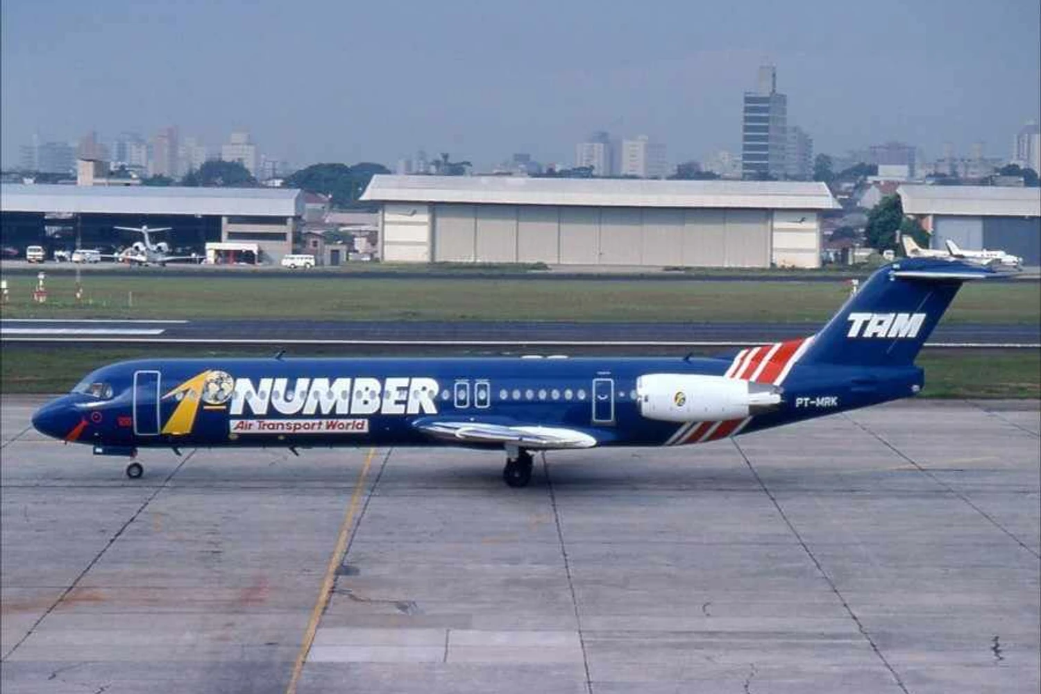 Fokker_100_(F-28-0100)_-_TAM_-_PT-MRK_(1996)
