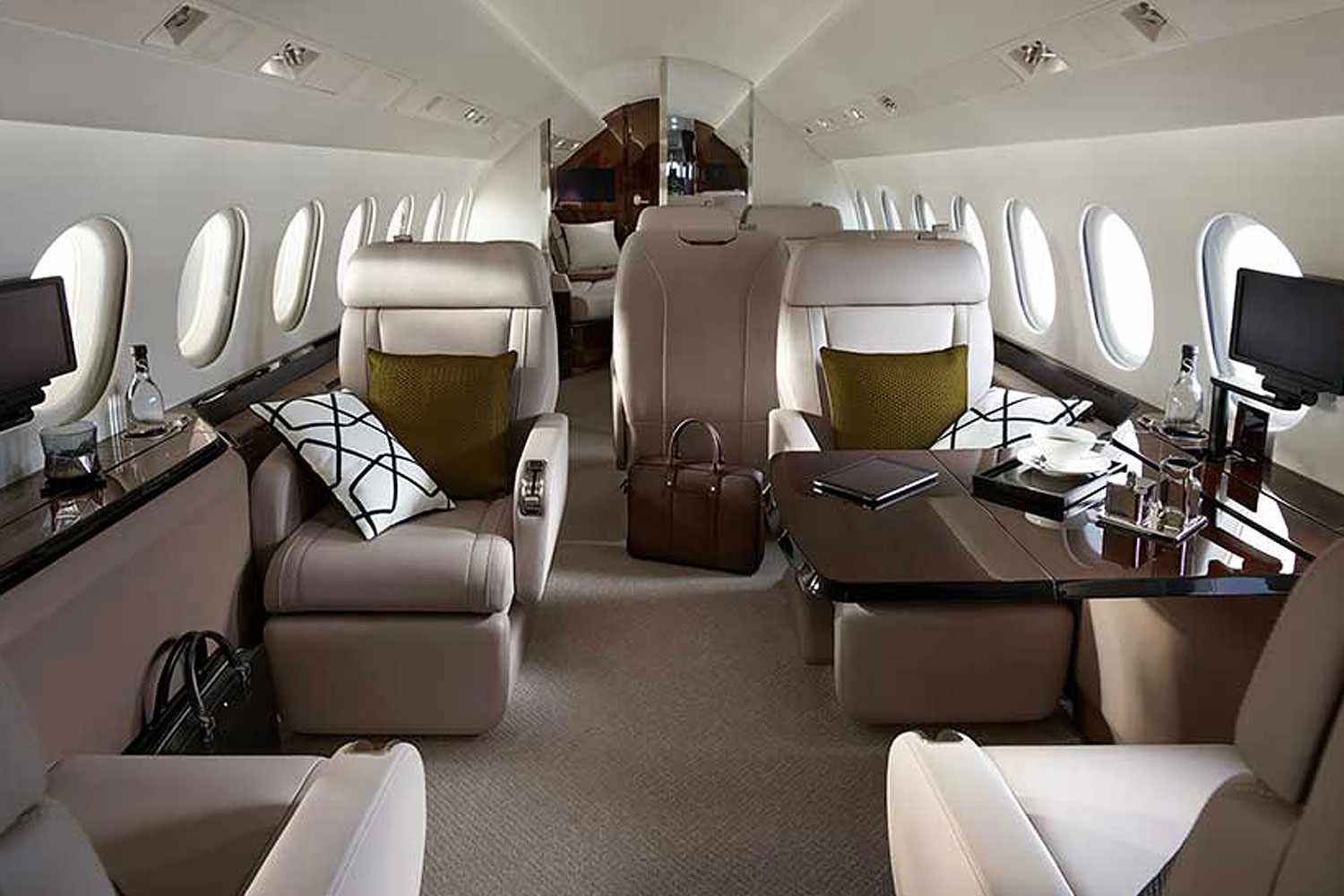 Interior do Falcon 900LX (Dassault)