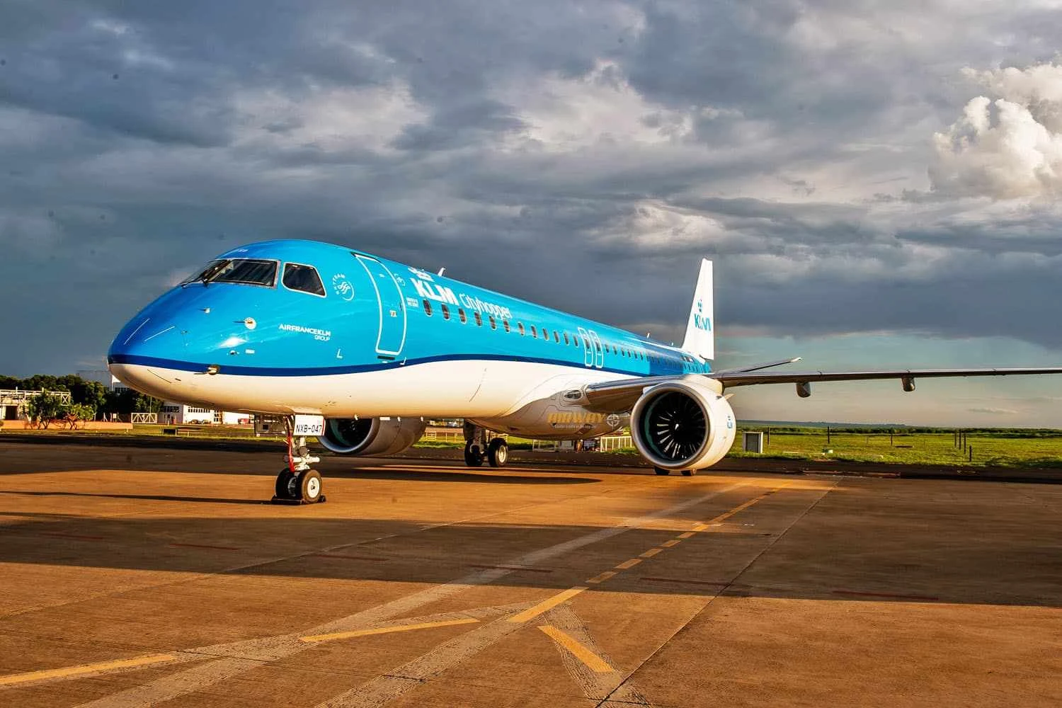 KLM Cityhopper avalia o Embraer E2 e o A220 para pedido de 25 aeronaves
