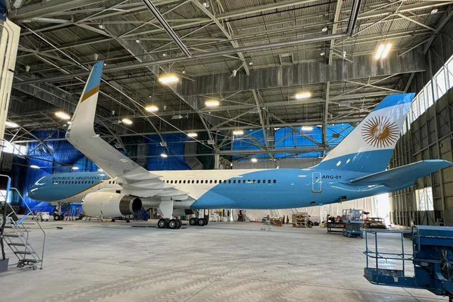 O 757 VVIP foi fabricado em 2000 e convertido para uso executivo em 2005 (Reprodução)