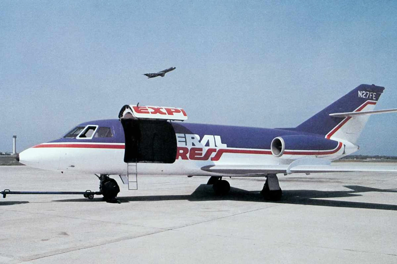 O Falcon 20 teve até uma versão de carga; na imagem, um modelo da FedEx (Dassault)
