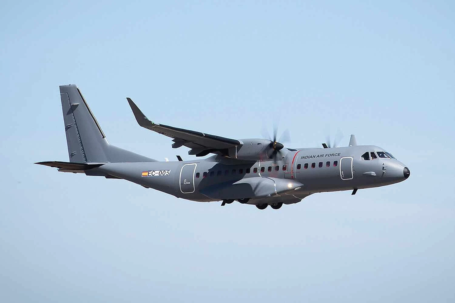 Primeiro turboélice C295 da Força Aérea da Índia realiza voo inaugural