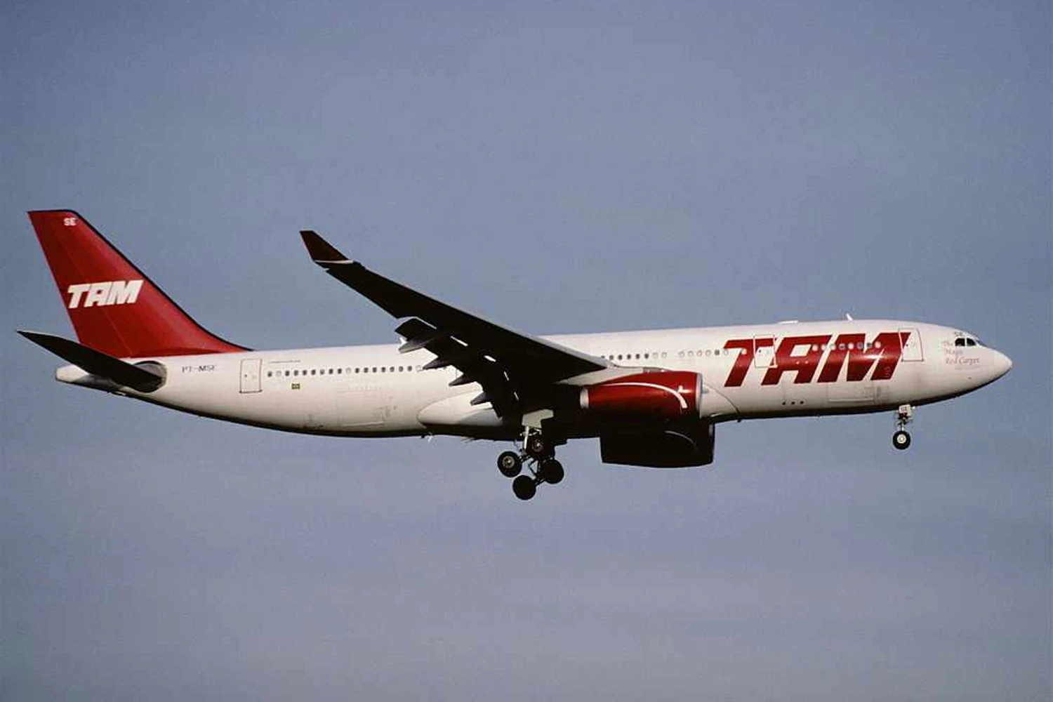 O PT-MSE chegando em Zurique, em 30 de janeiro de 2002, um dos últimos voos da TAM para lá. Tanto o Sierra Echo quanto o Sierrra Delta foram os únicos A330 da TAM com motores Rolls Royce. Foto: Aero Icarus
