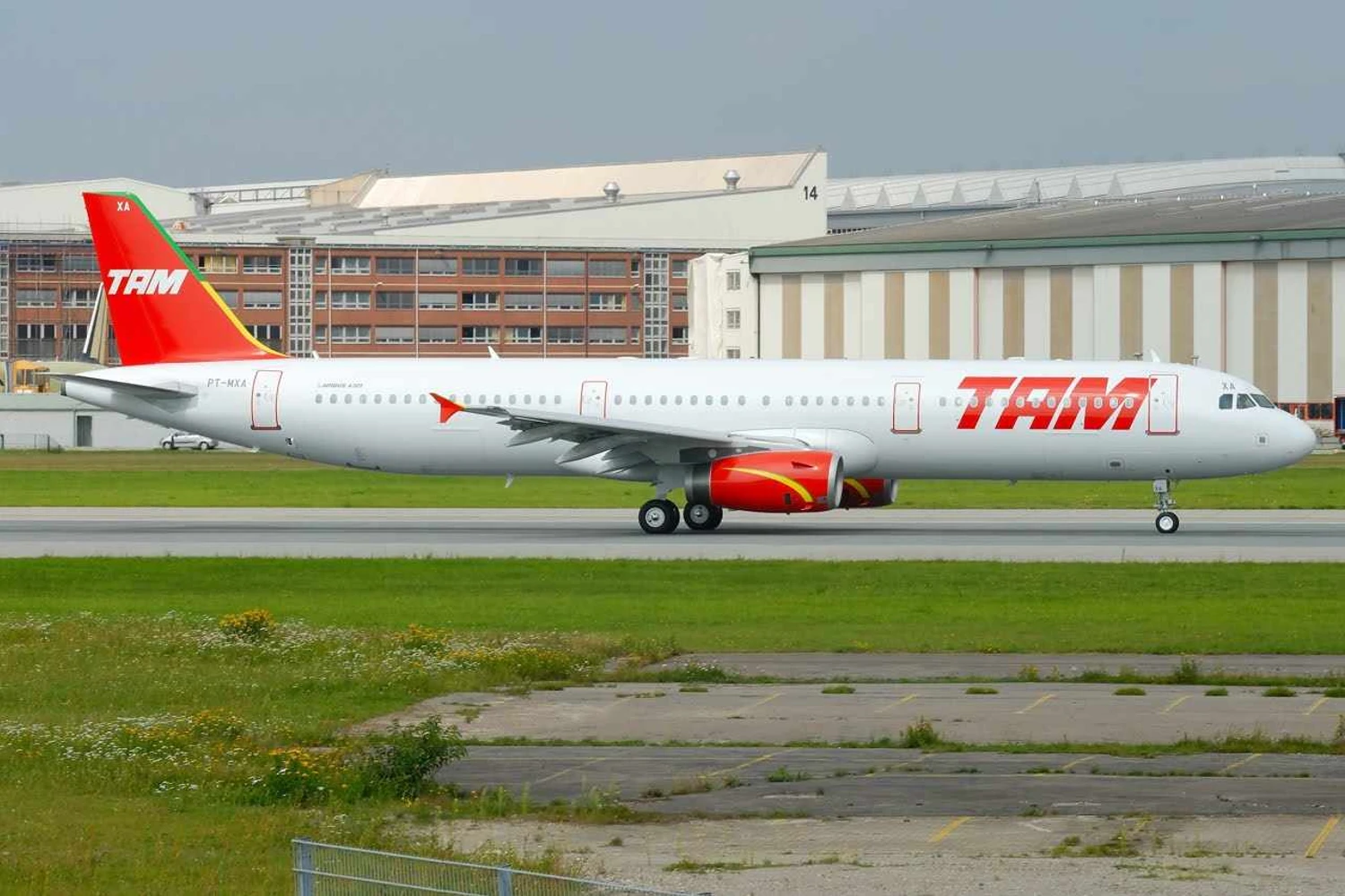 O PT-MXA em Hamburgo, antes de vir ao Brasil. Foto: Reprodução.