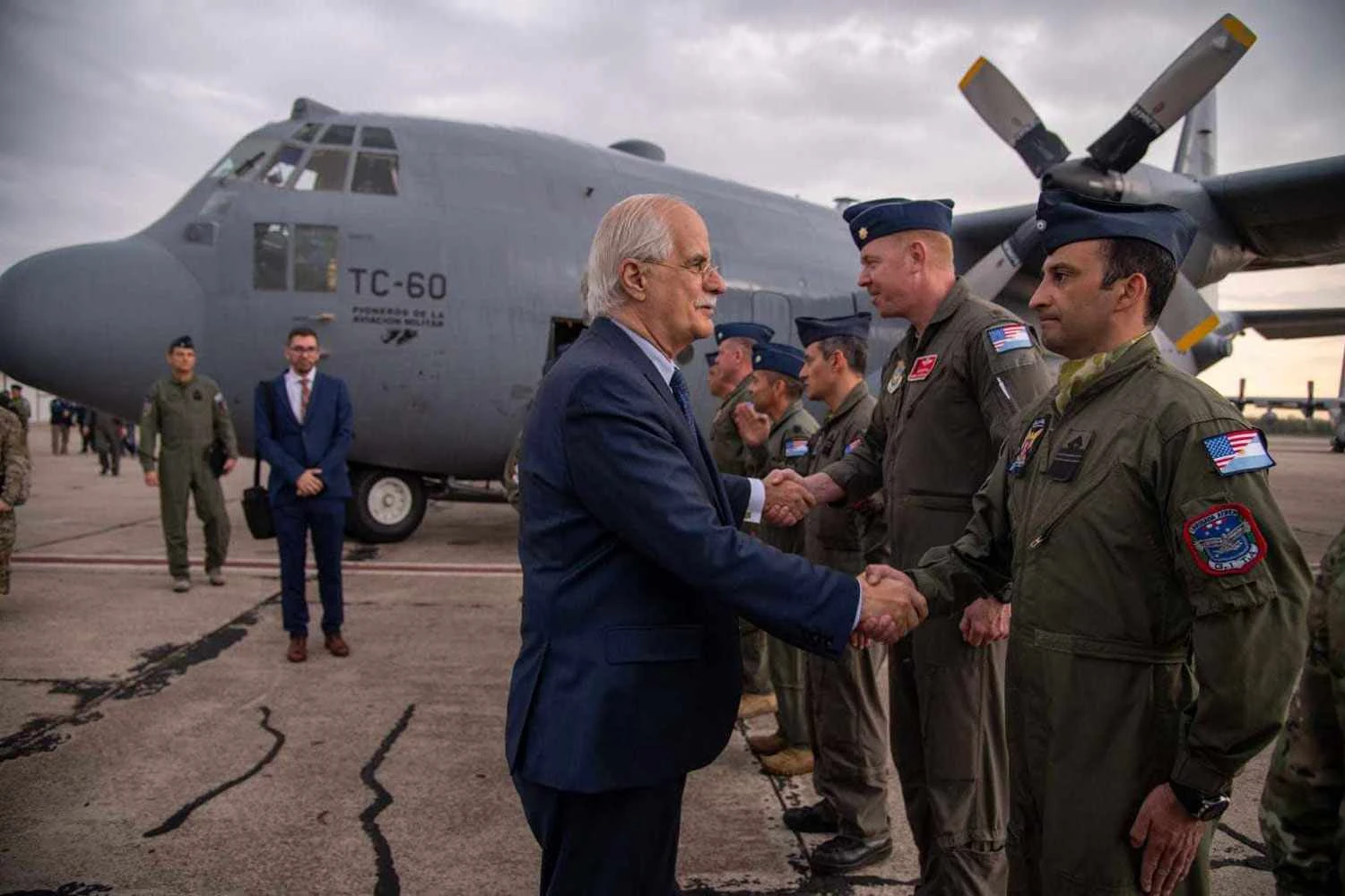A chegada do C-130H com 34 anos foi celebrada na Argentina (MD)