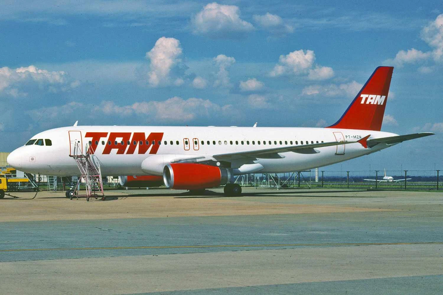 Airbus A320 da TAM (Aero Ícarus)