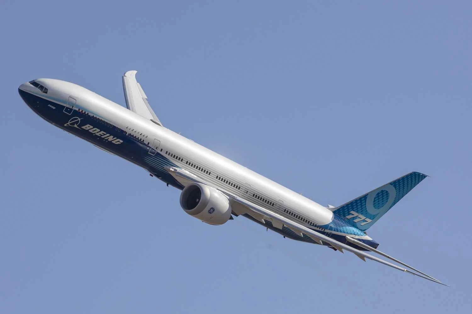 Maior jato bimotor do mundo ganha novo aval, diz Boeing