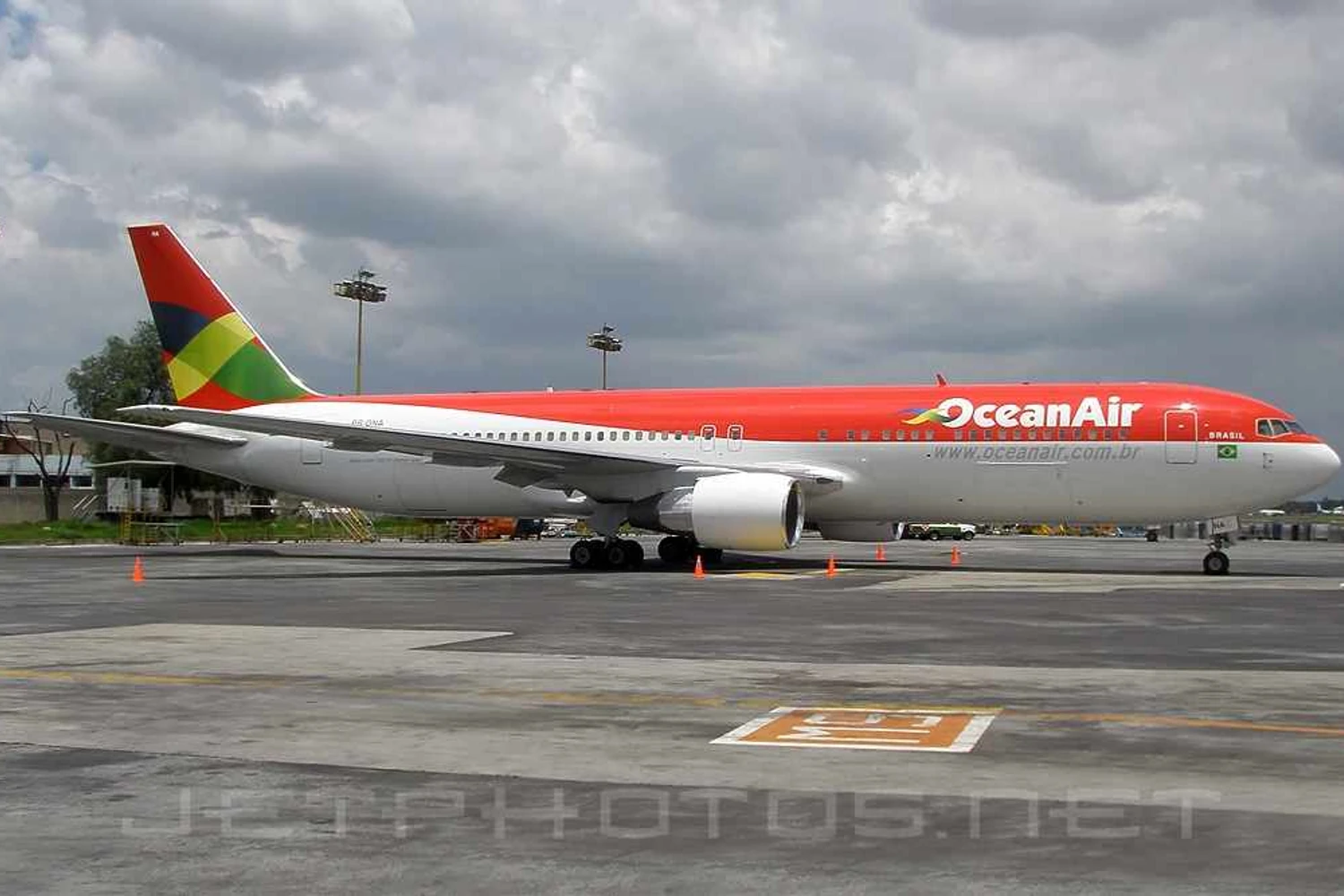 Boeing_767-322(ER),_OceanAir_JP6038691