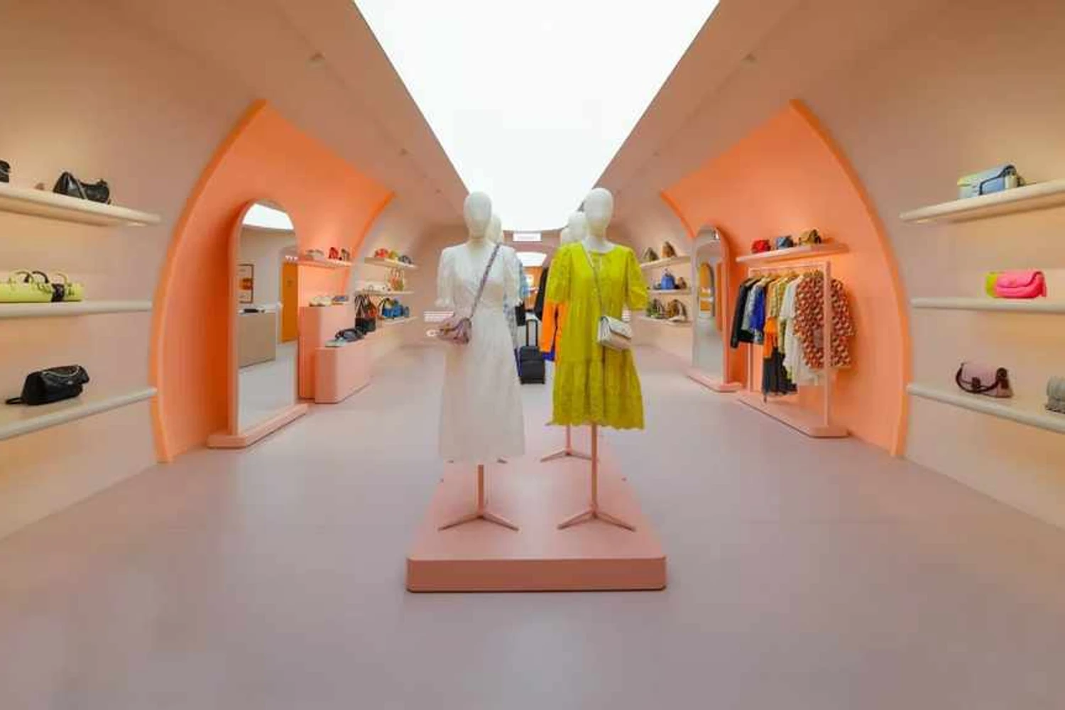 Interior da aeronave/shooping em Malaca (Divulgação)