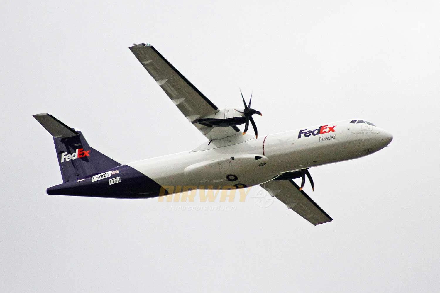 O cargueiro ATR 72-600F da FedEx se apresentou em voo