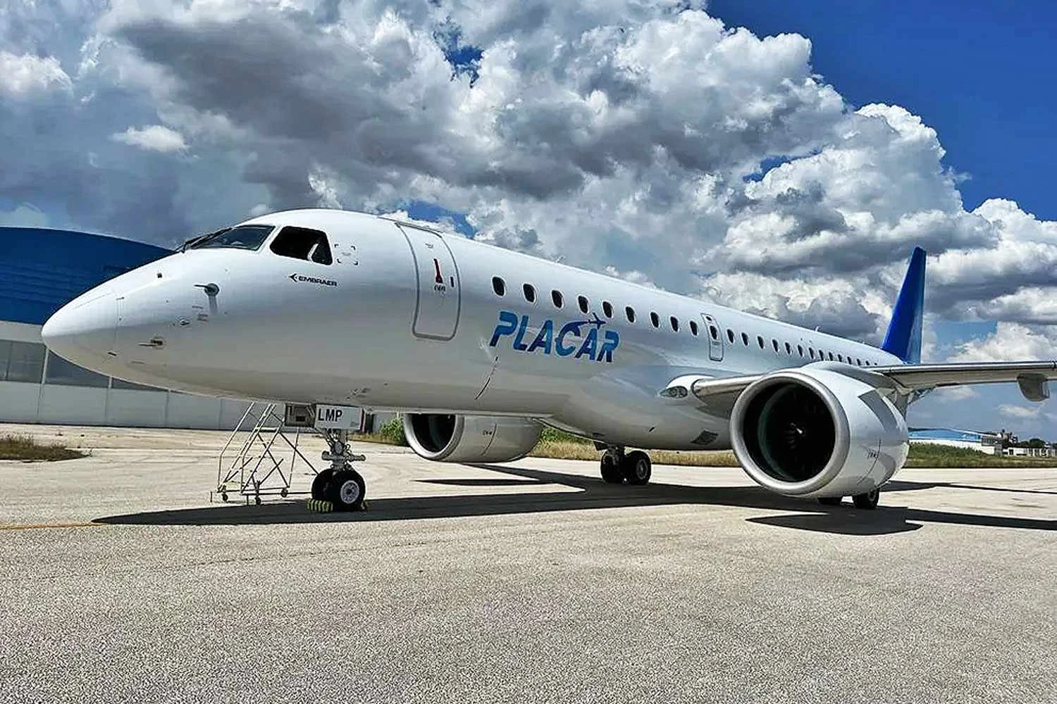 O E190-E2 da Placar Linhas A&eacute;reas