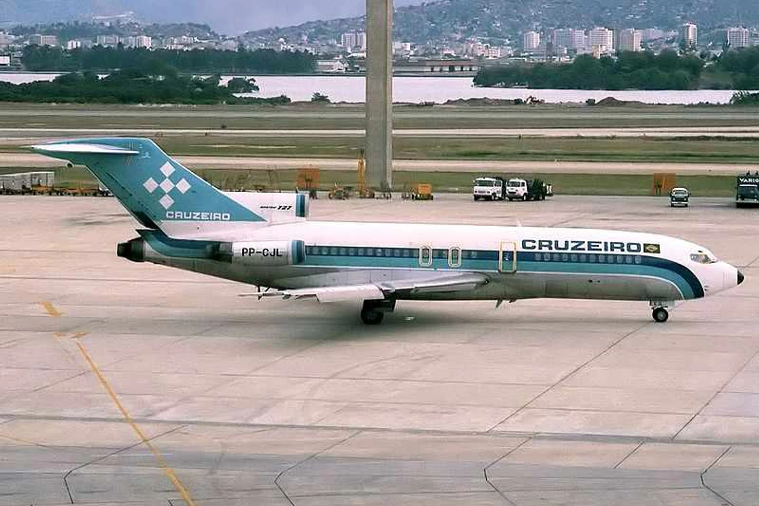 800px-Boeing_727-25,_Cruzeiro_AN0323732
