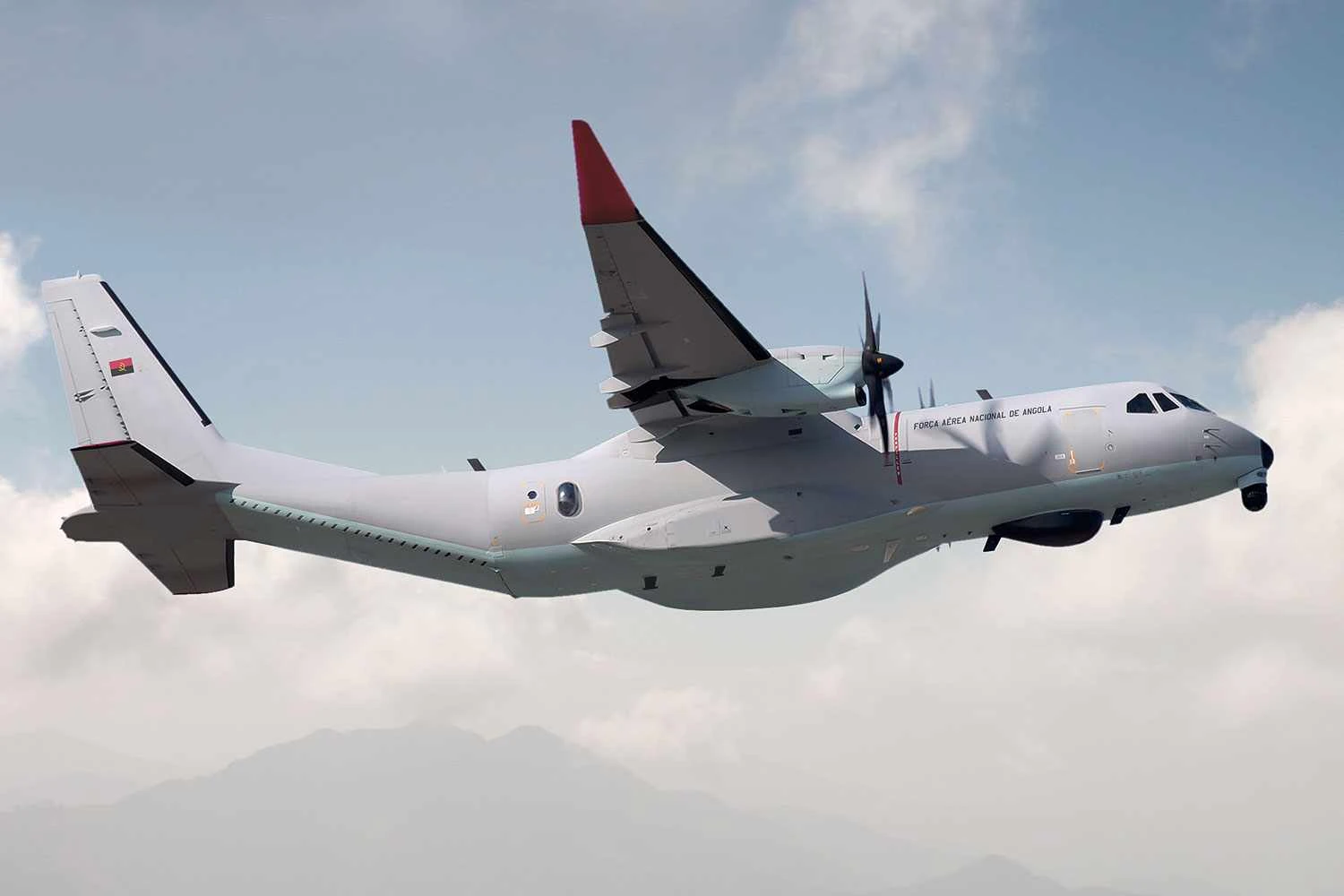 Angola adquiriu três turboélices C295 para transporte e patrulhamento marítimo (Airbus)