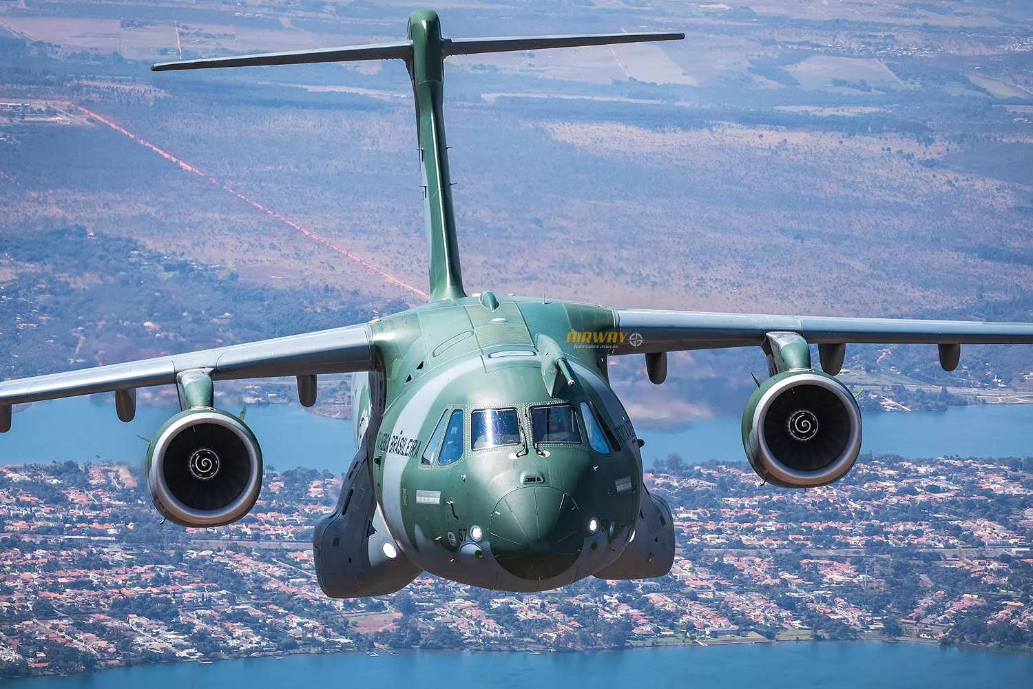 Angola pode adquirir quatro Embraer KC-390, diz governo Lula