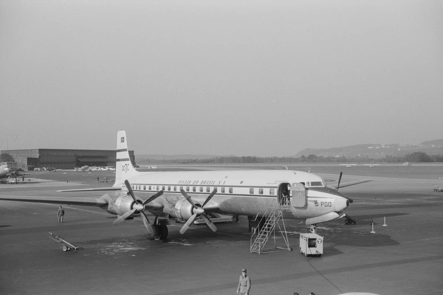 Flughafen Zürich-Kloten, Douglas DC-7C, PP-PDO der Panair do Brasil