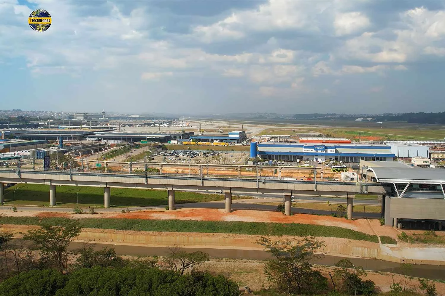 O sistema de transporte terá 2,6 km de extensão e quatro estações (iTechdrones)