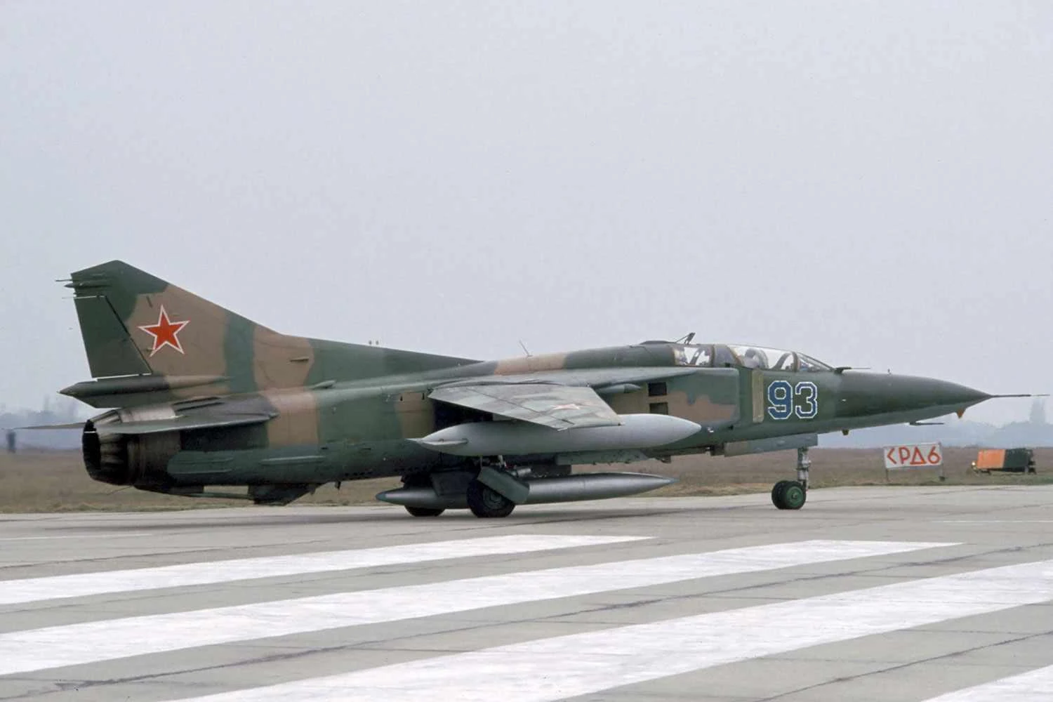 Um MiG-23UB, com dois assentos (Rob Schleiffert)